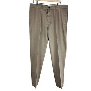 Haggar Dress Pants Mens 38x30 Khaki H26 Performance Flat Front Chino No Iron